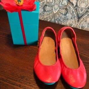 Size 7 Poppy Tieks